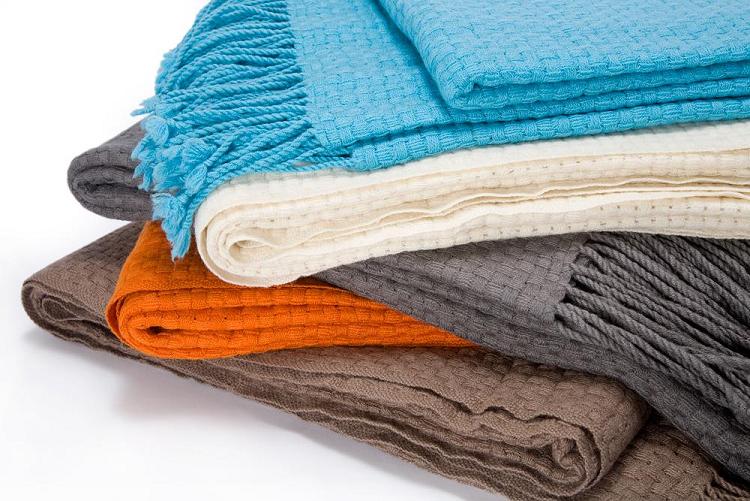 a & R Cashmere WC700COR Wool & Cotton Blend Handmade Throw Coral & Ivory a & R Cashmere WC700COR Wool & Cotton Blend Handmade Throw Coral & Ivory