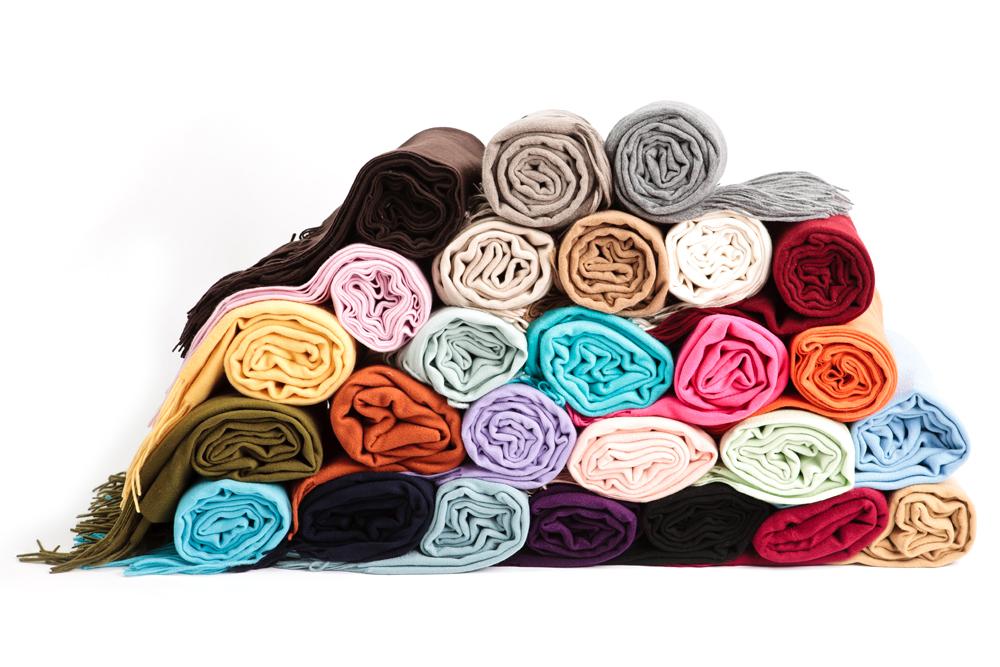 a & R Cashmere WC700COR Wool & Cotton Blend Handmade Throw Coral & Ivory a & R Cashmere WC700COR Wool & Cotton Blend Handmade Throw Coral & Ivory
